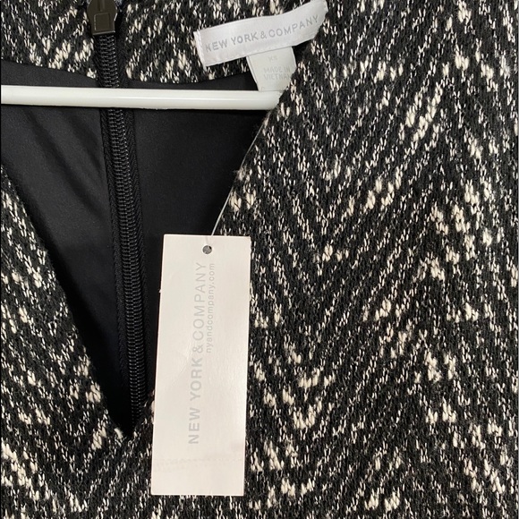 Cute black dress for nights out! - Picture 2 of 2